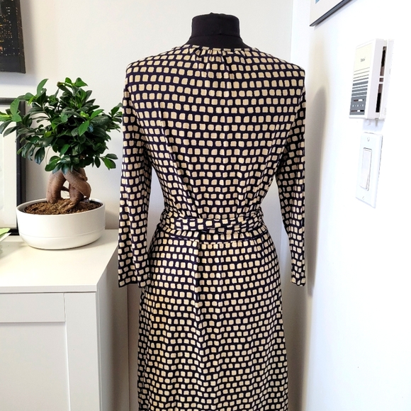 Banana Republic Classic Wrap Dress - Picture 6 of 8